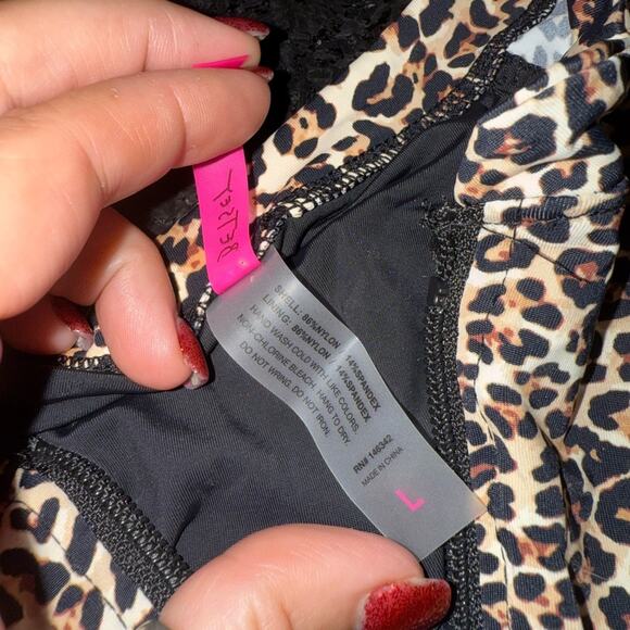 NEW BETSEY JOHNSON Leopard Print
LONG SLEEVE SCUBA ZIP UP 1 PIECE SWIMSUIT SZ L - Picture 6 of 9